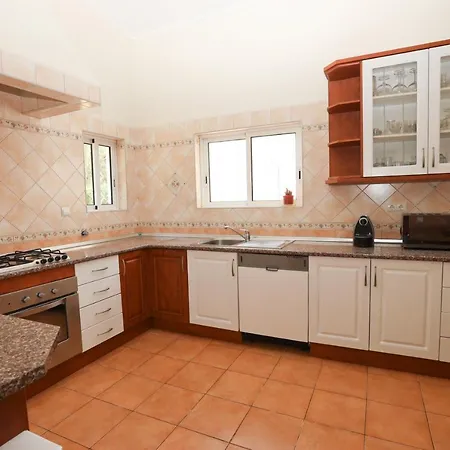 Golfinho In Alvor With 5 Bedrooms Portimao